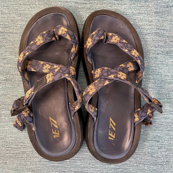 American Eagle 90’s Retro Thong Flip Flop Adjustable Floral Sandals. Comfy! - Picture 4 of 7